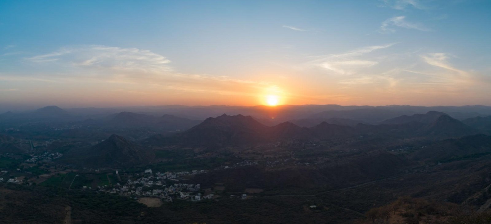 Lakeside Udaipur Tour With Premium Lake-Area Stay and Boat Ride